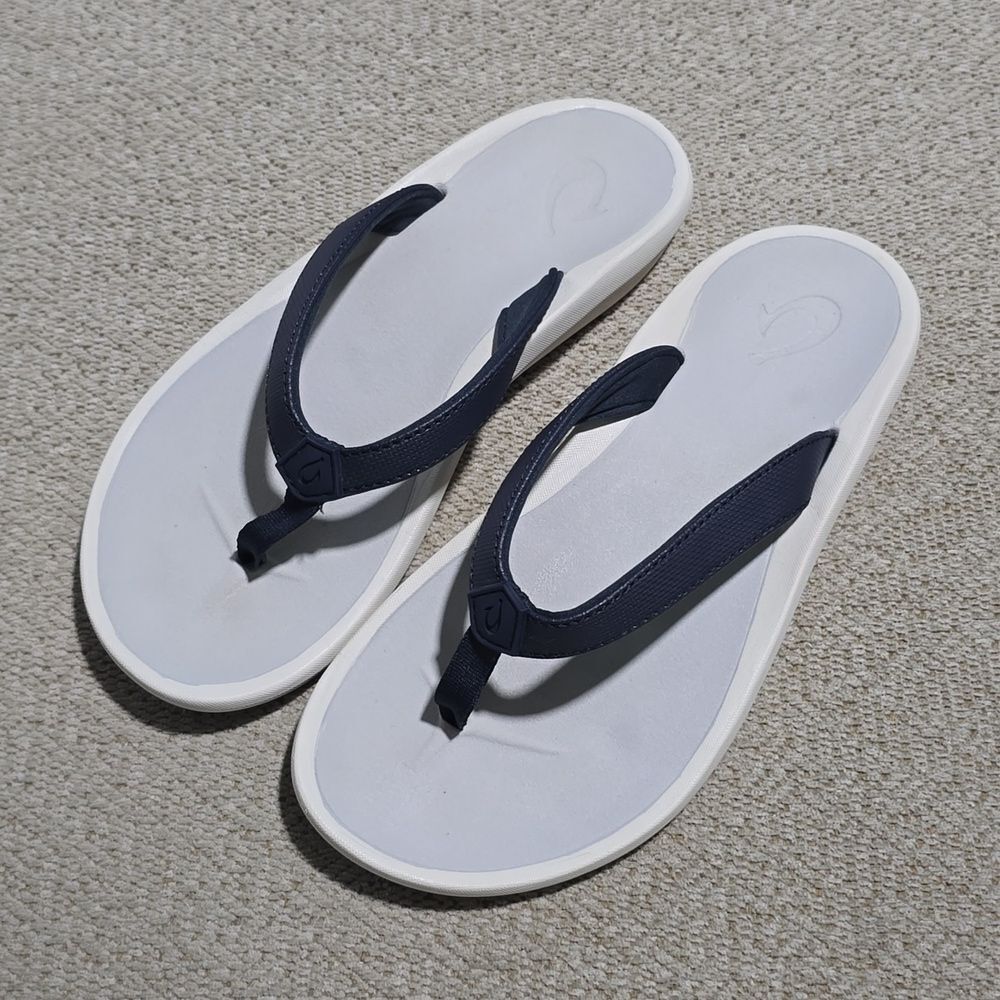 Olukai Pi'Oe Trench Blue And Mist Gray Flip Flop Thong Beach Sandals - Size 7